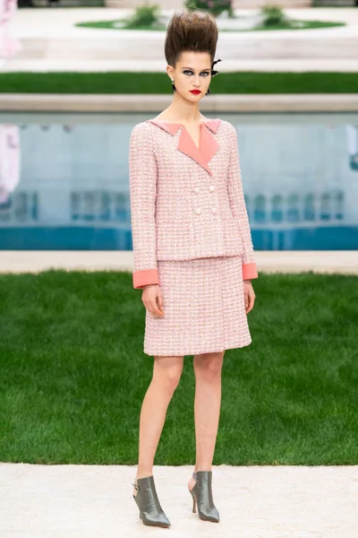 Look 15